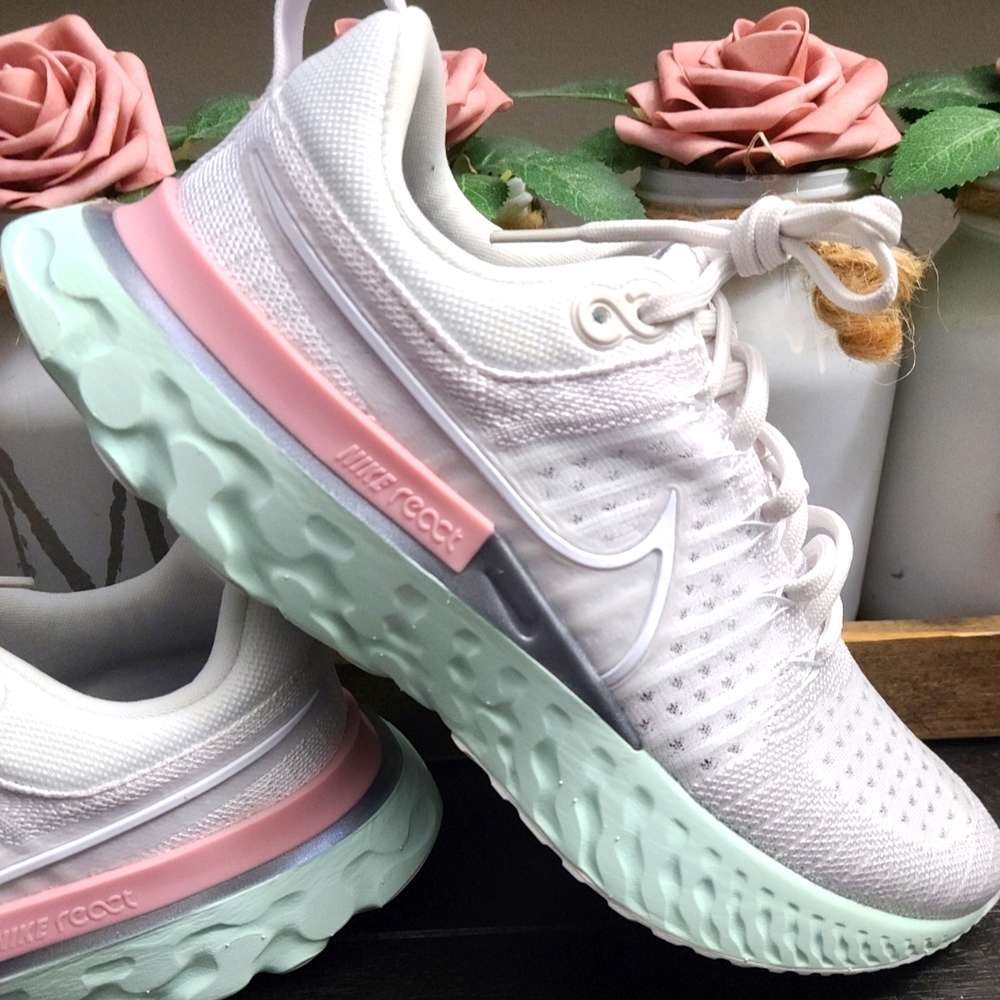 NIKE WMNS REACT INFINITY RUN FLYKNIT 2 ( Size 9 ) Women's